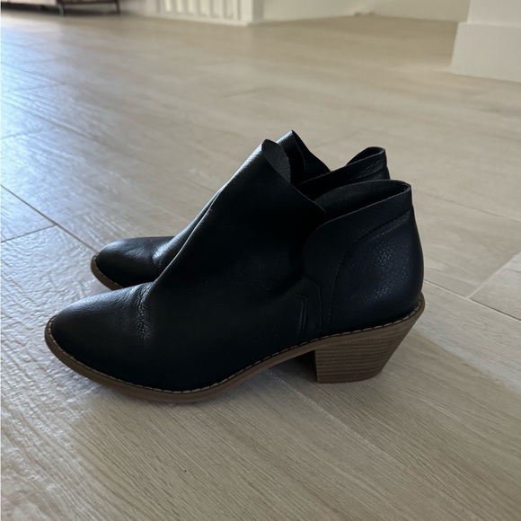 Universal thread ankle booties - Picture 2 of 7